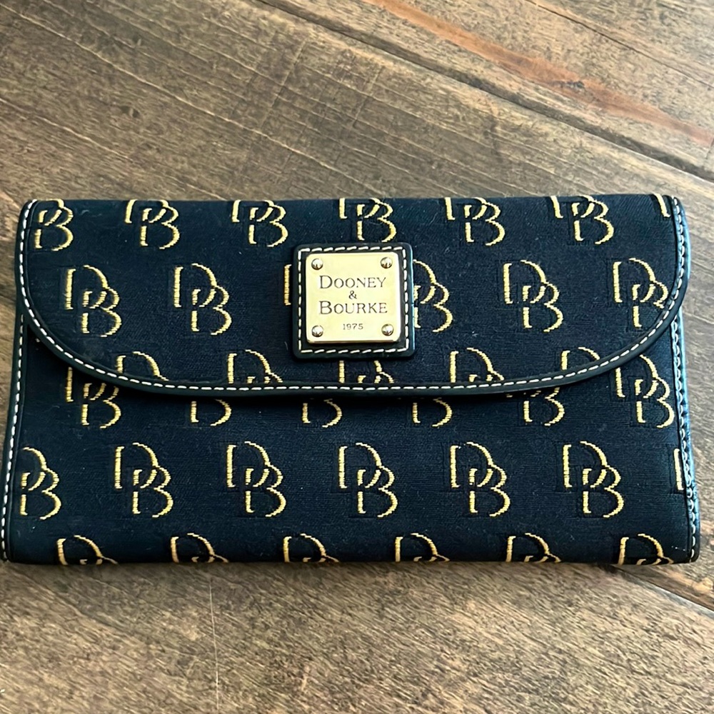 Dooney and Bourke clutch wallet
